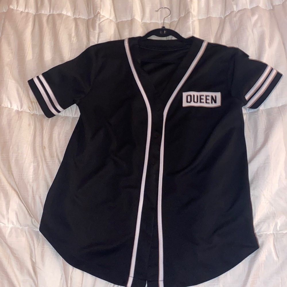 Forever 21 baseball style button down short sleeve. size medium.